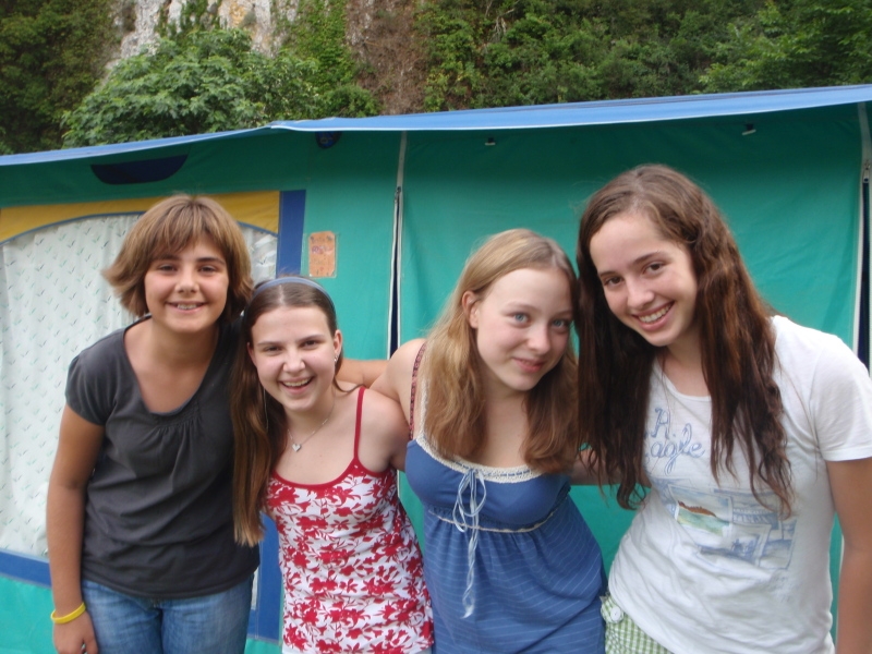 Village Camps International Summer Camp Ard&egrave;che, France 2019-07-26 https://www.villagecamps.com/journals_admin/images/25-34-Tent buddies.jpg